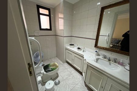 Apartamento à venda com 300m², 4 quartos e 4 vagas Apartamento à venda com 300m², 4 quartos e 4 vagasBanheiro
