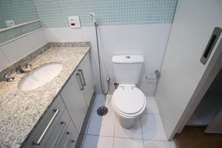 Apartamento à venda com 82m², 2 quartos e 2 vagas Apartamento à venda com 82m², 2 quartos e 2 vagasBanheiro da Suíte