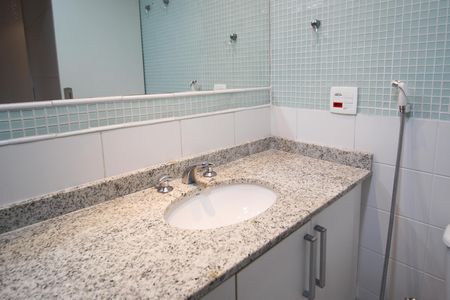 Apartamento à venda com 82m², 2 quartos e 2 vagas Apartamento à venda com 82m², 2 quartos e 2 vagasBanheiro da Suíte