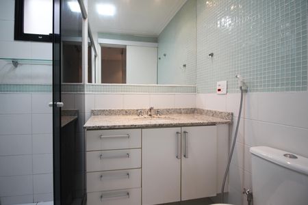 Apartamento à venda com 82m², 2 quartos e 2 vagas Apartamento à venda com 82m², 2 quartos e 2 vagasBanheiro da Suíte