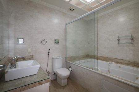 Apartamento à venda com 140m², 3 quartos e 1 vaga Apartamento à venda com 140m², 3 quartos e 1 vagaBanheiro