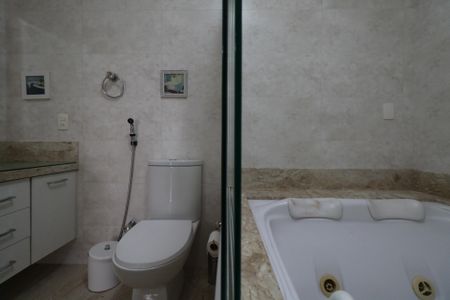 Apartamento à venda com 140m², 3 quartos e 1 vaga Apartamento à venda com 140m², 3 quartos e 1 vagaBanheiro