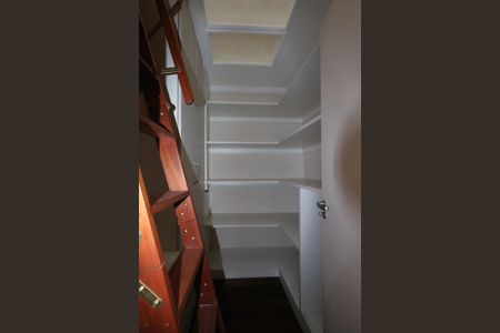 Apartamento à venda com 140m², 3 quartos e 1 vaga Apartamento à venda com 140m², 3 quartos e 1 vagaCloset