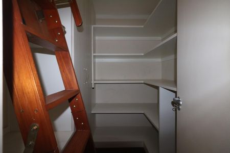 Apartamento à venda com 140m², 3 quartos e 1 vaga Apartamento à venda com 140m², 3 quartos e 1 vagaCloset