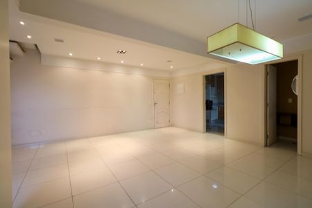 Apartamento à venda com 140m², 3 quartos e 1 vaga Apartamento à venda com 140m², 3 quartos e 1 vagaSala