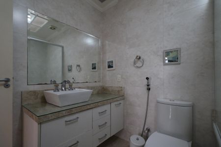 Apartamento à venda com 140m², 3 quartos e 1 vaga Apartamento à venda com 140m², 3 quartos e 1 vagaBanheiro