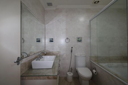 Apartamento à venda com 140m², 3 quartos e 1 vaga Apartamento à venda com 140m², 3 quartos e 1 vagaBanheiro