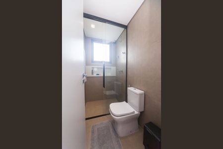 Casa de condomínio à venda com 405m², 4 quartos e 4 vagas Casa de condomínio à venda com 405m², 4 quartos e 4 vagasBanheiro semi suite 1 e 2