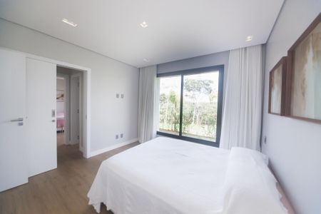 Casa de condomínio à venda com 405m², 4 quartos e 4 vagas Casa de condomínio à venda com 405m², 4 quartos e 4 vagassemi suite 2