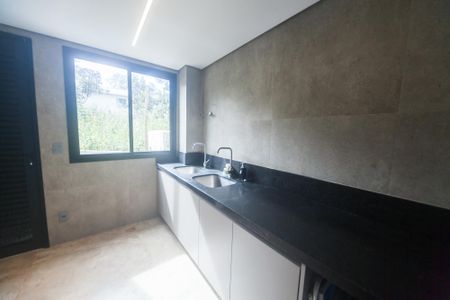 Casa de condomínio à venda com 405m², 4 quartos e 4 vagas Casa de condomínio à venda com 405m², 4 quartos e 4 vagasÁrea de Serviço