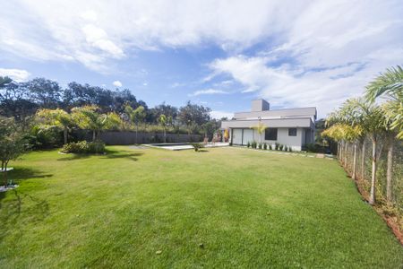 Casa de condomínio à venda com 405m², 4 quartos e 4 vagas Casa de condomínio à venda com 405m², 4 quartos e 4 vagasQuintal