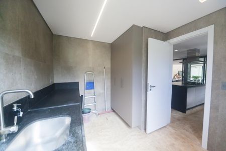 Casa de condomínio à venda com 405m², 4 quartos e 4 vagas Casa de condomínio à venda com 405m², 4 quartos e 4 vagasÁrea de Serviço