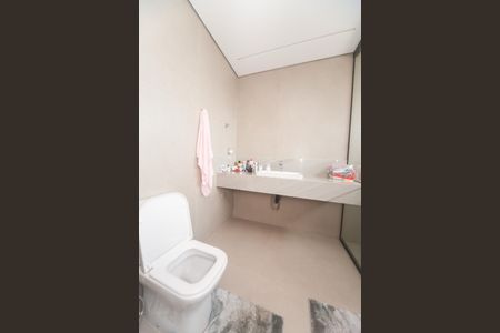 Casa de condomínio à venda com 405m², 4 quartos e 4 vagas Casa de condomínio à venda com 405m², 4 quartos e 4 vagasBanheiro suite master