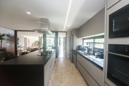 Casa de condomínio à venda com 405m², 4 quartos e 4 vagas Casa de condomínio à venda com 405m², 4 quartos e 4 vagasCozinha
