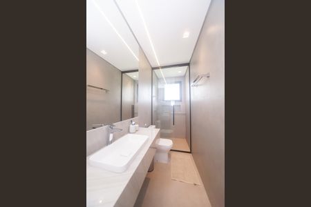Casa de condomínio à venda com 405m², 4 quartos e 4 vagas Casa de condomínio à venda com 405m², 4 quartos e 4 vagasBanheiro suite 1