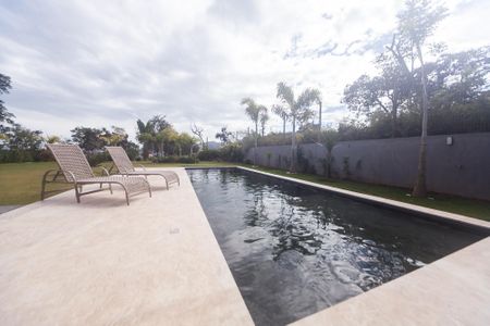 Casa de condomínio à venda com 405m², 4 quartos e 4 vagas Casa de condomínio à venda com 405m², 4 quartos e 4 vagasPiscina