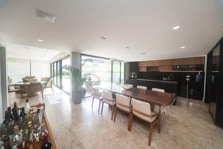Casa de condomínio à venda com 405m², 4 quartos e 4 vagas Casa de condomínio à venda com 405m², 4 quartos e 4 vagasÁrea gourmet
