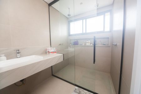 Casa de condomínio à venda com 405m², 4 quartos e 4 vagas Casa de condomínio à venda com 405m², 4 quartos e 4 vagasBanheiro suite master