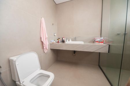 Casa de condomínio à venda com 405m², 4 quartos e 4 vagas Casa de condomínio à venda com 405m², 4 quartos e 4 vagasBanheiro suite master