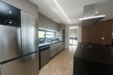 Casa de condomínio à venda com 405m², 4 quartos e 4 vagas Casa de condomínio à venda com 405m², 4 quartos e 4 vagasCozinha