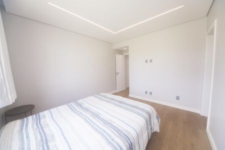 Casa de condomínio à venda com 405m², 4 quartos e 4 vagas Casa de condomínio à venda com 405m², 4 quartos e 4 vagassuite 1