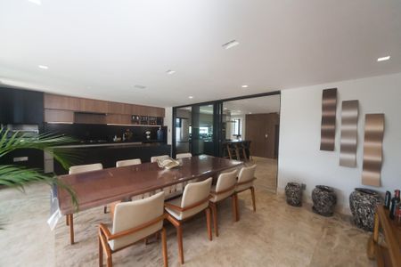 Casa de condomínio à venda com 405m², 4 quartos e 4 vagas Casa de condomínio à venda com 405m², 4 quartos e 4 vagasÁrea gourmet