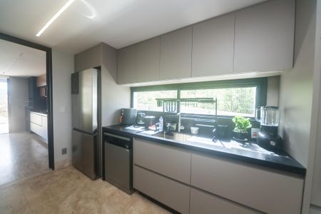 Casa de condomínio à venda com 405m², 4 quartos e 4 vagas Casa de condomínio à venda com 405m², 4 quartos e 4 vagasCozinha