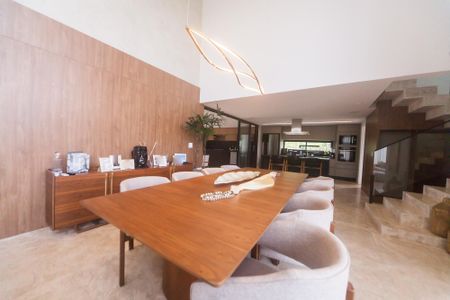 Casa de condomínio à venda com 405m², 4 quartos e 4 vagas Casa de condomínio à venda com 405m², 4 quartos e 4 vagasSala de Jantar
