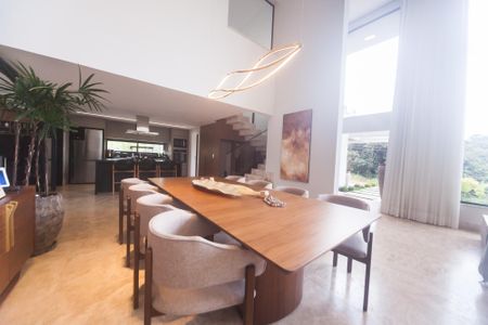 Casa de condomínio à venda com 405m², 4 quartos e 4 vagas Casa de condomínio à venda com 405m², 4 quartos e 4 vagasSala de Jantar