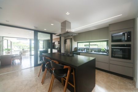 Casa de condomínio à venda com 405m², 4 quartos e 4 vagas Casa de condomínio à venda com 405m², 4 quartos e 4 vagasCozinha