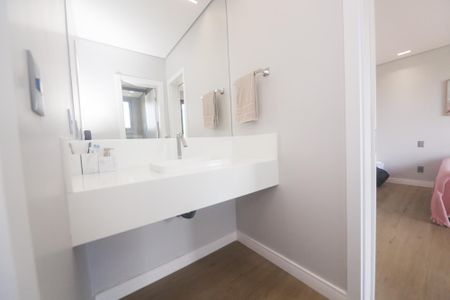Casa de condomínio à venda com 405m², 4 quartos e 4 vagas Casa de condomínio à venda com 405m², 4 quartos e 4 vagasBanheiro semi suite 1 e 2