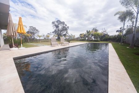 Casa de condomínio à venda com 405m², 4 quartos e 4 vagas Casa de condomínio à venda com 405m², 4 quartos e 4 vagasPiscina