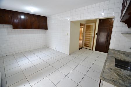 Casa à venda com 93m², 3 quartos e 2 vagasCozinha