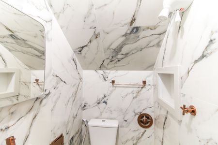 Banheiro da Suíte de casa para alugar com 2 quartos, 90m² em Jardim Dalmo, São Paulo