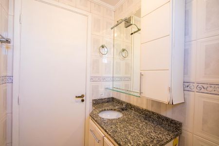 Apartamento à venda com 84m², 2 quartos e 2 vagasBanheiro do quarto 1