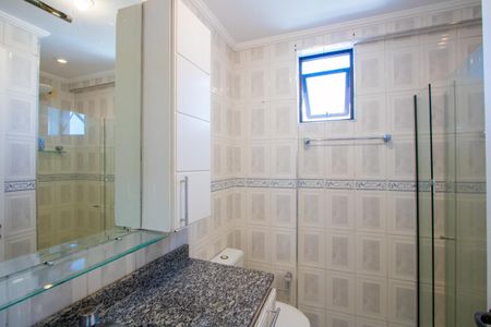 Apartamento à venda com 84m², 2 quartos e 2 vagasBanheiro do quarto 1