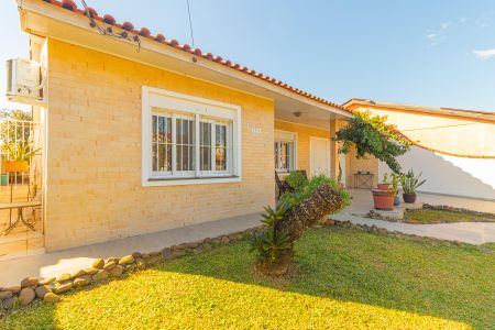 Casa à venda com 465m², 3 quartos e 3 vagasFachada