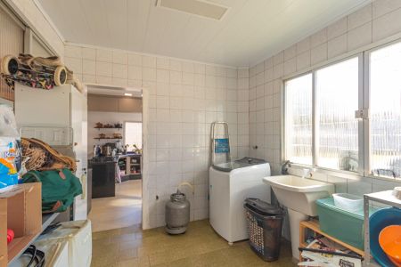 Casa à venda com 465m², 3 quartos e 3 vagasLavanderia