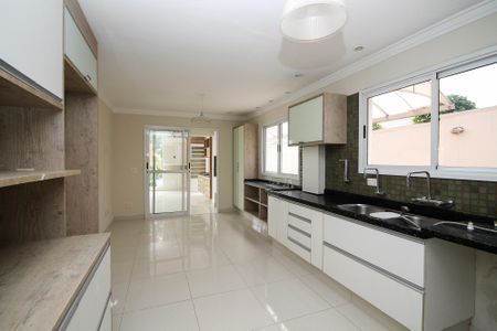 Casa de condomínio para alugar com 300m², 5 quartos e 4 vagas Casa de condomínio para alugar com 300m², 5 quartos e 4 vagasCozinha