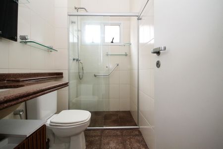 Casa de condomínio para alugar com 300m², 5 quartos e 4 vagas Casa de condomínio para alugar com 300m², 5 quartos e 4 vagasBanheiro Suíte 4
