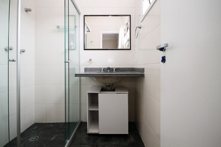 Casa de condomínio para alugar com 300m², 5 quartos e 4 vagas Casa de condomínio para alugar com 300m², 5 quartos e 4 vagasBanheiro Suíte 3