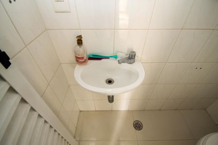 Casa de condomínio para alugar com 300m², 5 quartos e 4 vagas Casa de condomínio para alugar com 300m², 5 quartos e 4 vagasBanheiro de Serviço