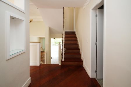 Casa de condomínio para alugar com 300m², 5 quartos e 4 vagas Casa de condomínio para alugar com 300m², 5 quartos e 4 vagasHall de Entrada