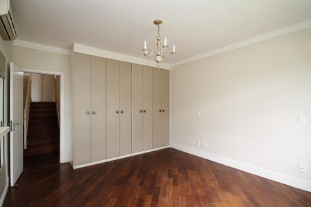 Casa de condomínio para alugar com 300m², 5 quartos e 4 vagas Casa de condomínio para alugar com 300m², 5 quartos e 4 vagasSuíte 2