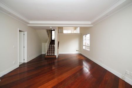 Casa de condomínio para alugar com 300m², 5 quartos e 4 vagas Casa de condomínio para alugar com 300m², 5 quartos e 4 vagasSala Principal