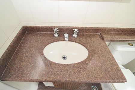 Casa de condomínio para alugar com 300m², 5 quartos e 4 vagas Casa de condomínio para alugar com 300m², 5 quartos e 4 vagasBanheiro Suíte 4