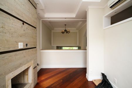 Casa de condomínio para alugar com 300m², 5 quartos e 4 vagas Casa de condomínio para alugar com 300m², 5 quartos e 4 vagasSala Lareira
