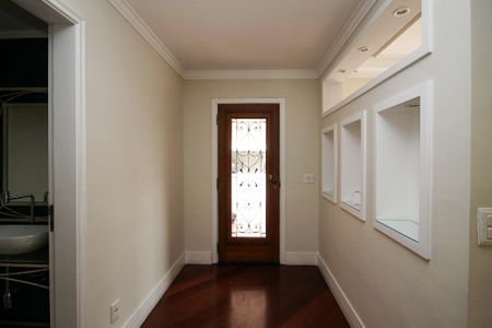Casa de condomínio para alugar com 300m², 5 quartos e 4 vagas Casa de condomínio para alugar com 300m², 5 quartos e 4 vagasHall de entrada