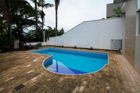 Casa de condomínio para alugar com 300m², 5 quartos e 4 vagas Casa de condomínio para alugar com 300m², 5 quartos e 4 vagasPiscina