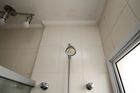Casa de condomínio para alugar com 300m², 5 quartos e 4 vagas Casa de condomínio para alugar com 300m², 5 quartos e 4 vagasBanheiro Suíte 1